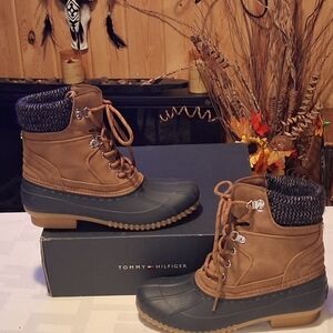 Tommy Hilfiger Rainah Duck Boots.  Duck